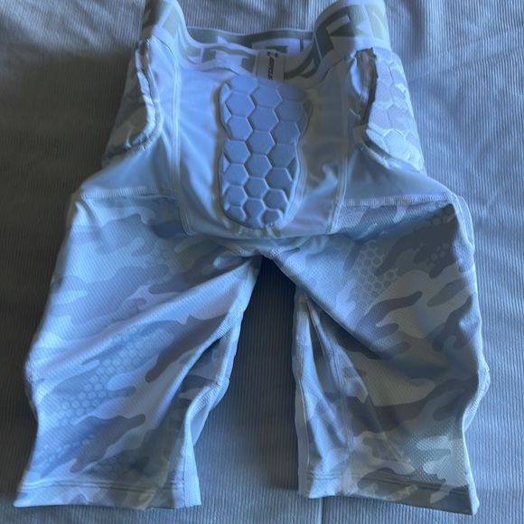 Under armour football five pad girdle. New, never used. - Picture 2 of 4